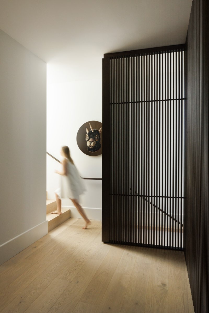 Slatted screen corridor