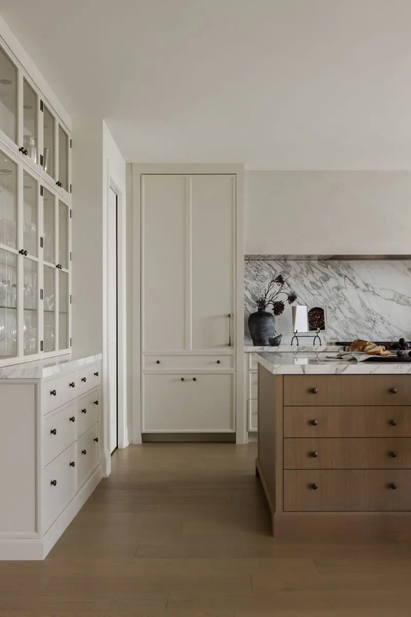 Glass-fronted cabinets and the kitchen island