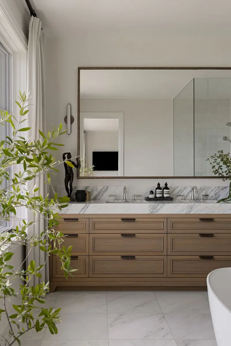 Oak vanity and mirror in the ensuite
