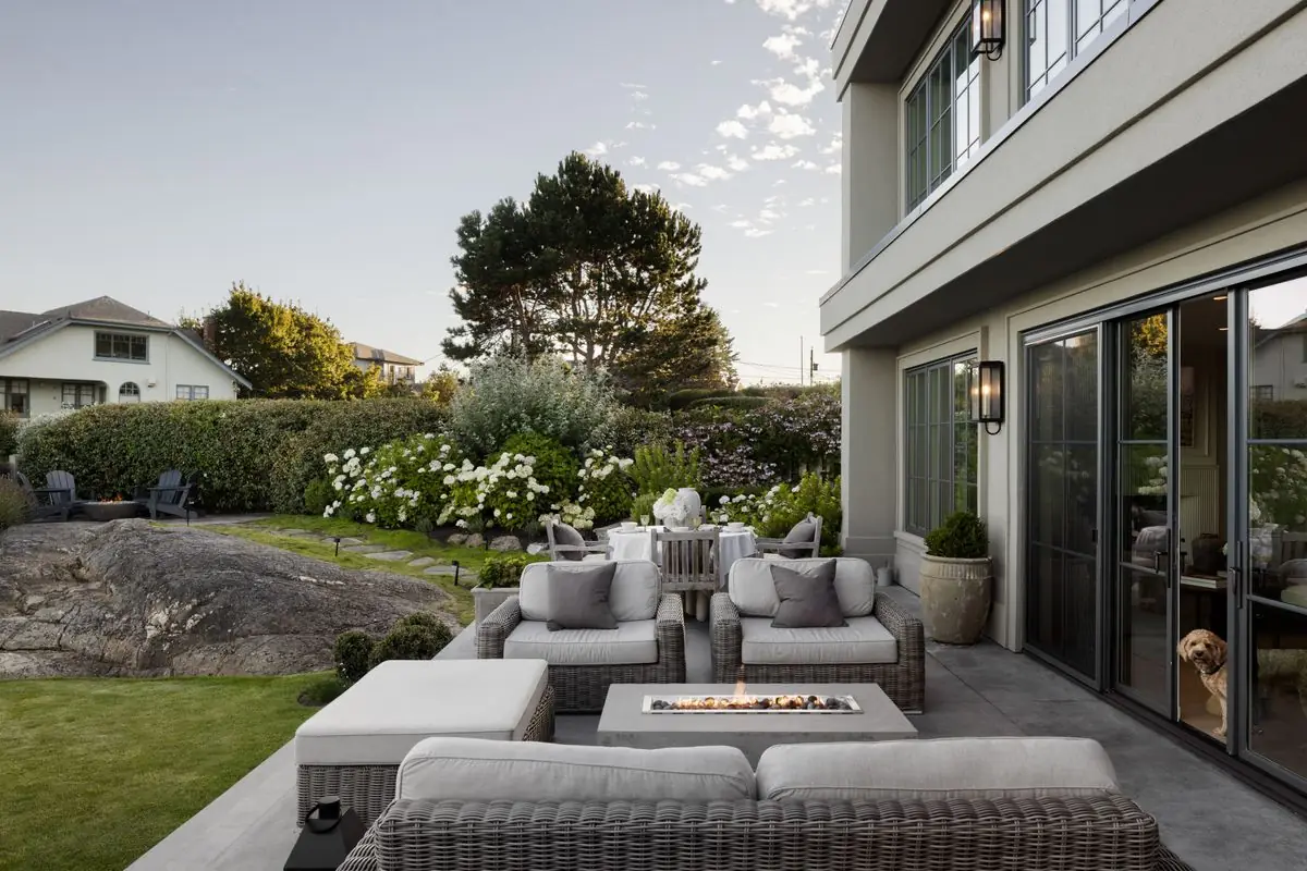 Outdoor lounge and fire table on the terrace