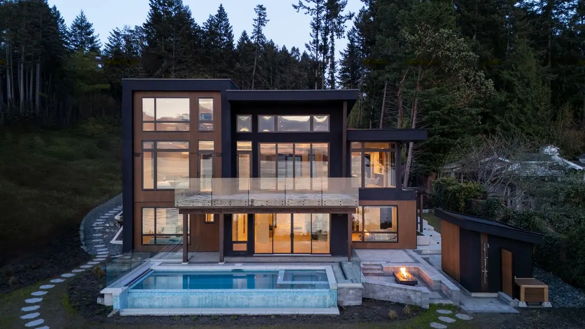 Front of the house and the pool at dusk