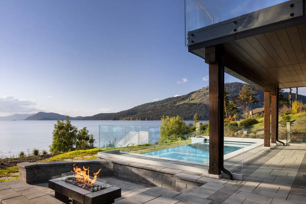 Fire table and pool over the water