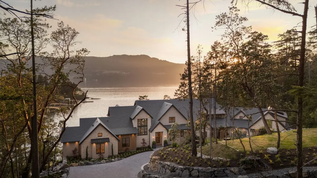 The house among the trees, the water at sunset