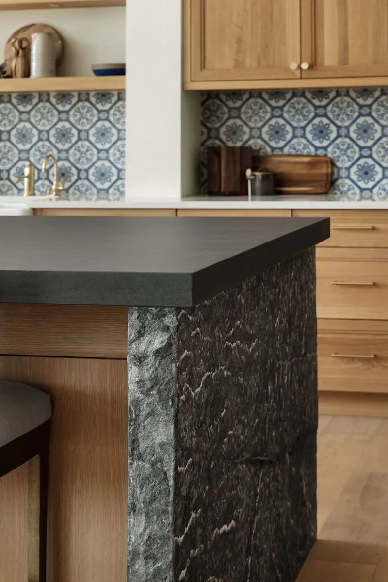 Island in stone and blue tile