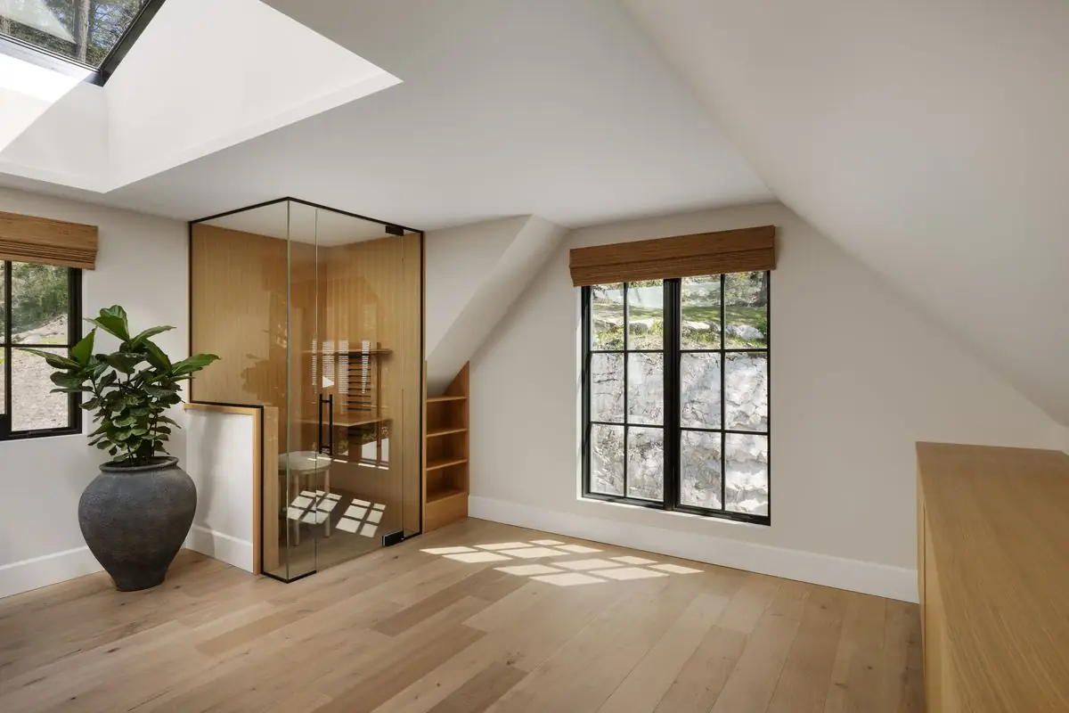 Office corner with built-ins